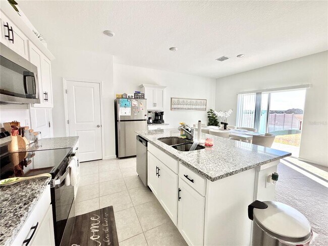 Building Photo - 2532 Peony Pl