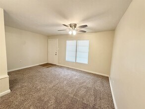 Building Photo - 5415 Scott St