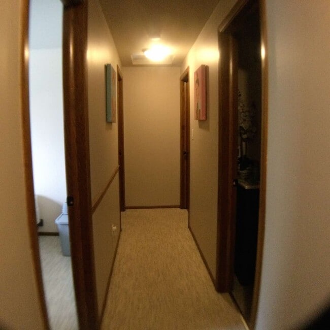 Building Photo - 201 W Oak St