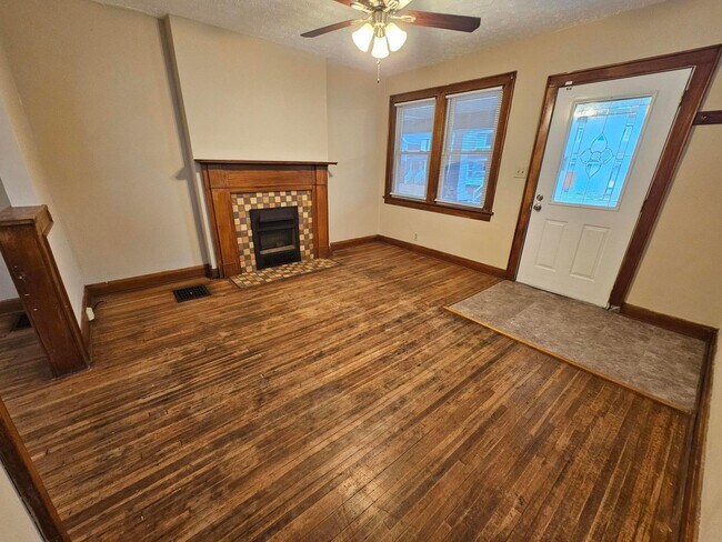 Building Photo - 1204 Oakwood Ave