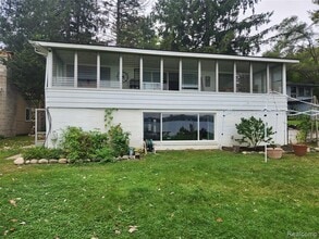 Building Photo - 8463 Hillpoint Dr