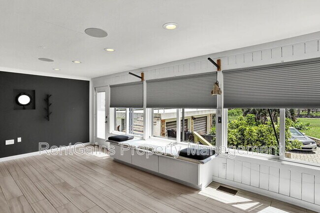 Building Photo - 5084 Atlantic View