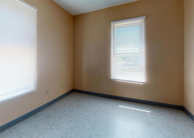 Foto del edificio - 1720 W. Main St #5