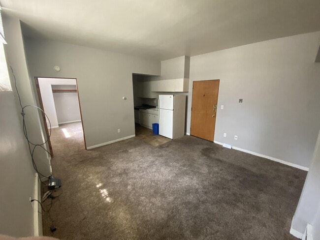 Building Photo - 404 7th St S