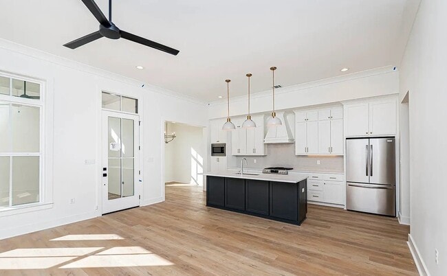 Foto del edificio - 8503 Lillian Mae Ln