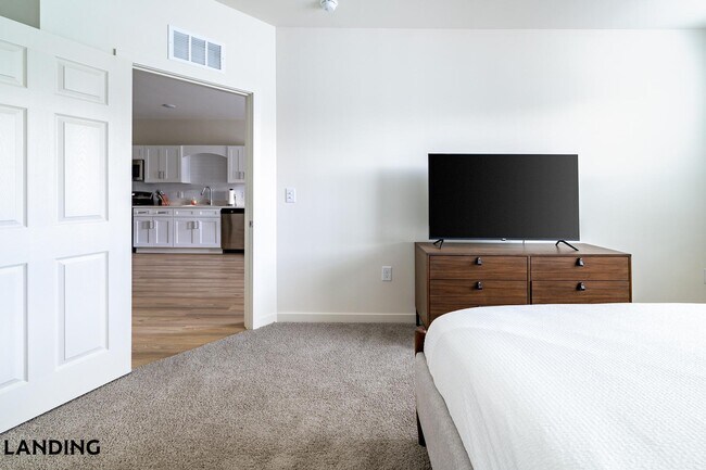 Foto del edificio - 6225 Mobile Hwy