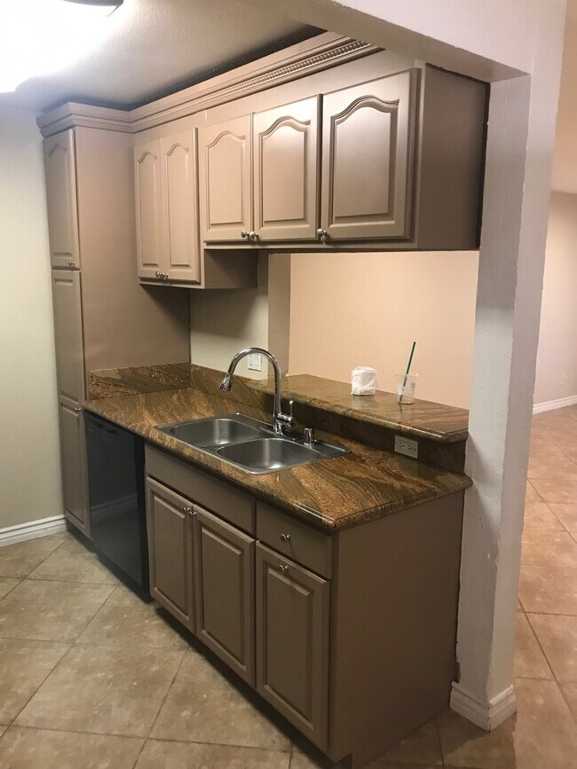 Foto del edificio - Santa Ana - 1 Bedroom 1 Bath Downstairs Co...