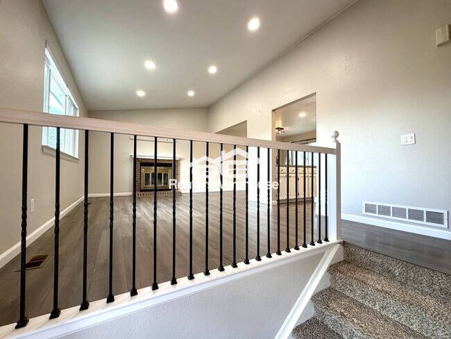 Foto del edificio - Don't miss this inviting 3 Bed 2 Bath home in Centennial