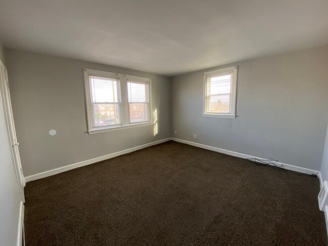 Livingroom 14X13 - 4444 Loring St