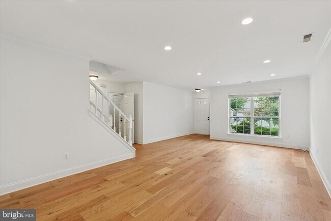 Foto del edificio - 235 Copper Beech Dr