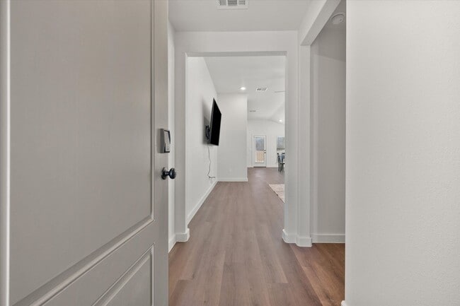 Foto del edificio - More Space, More Style, Welcome to 2507 Kenwood!