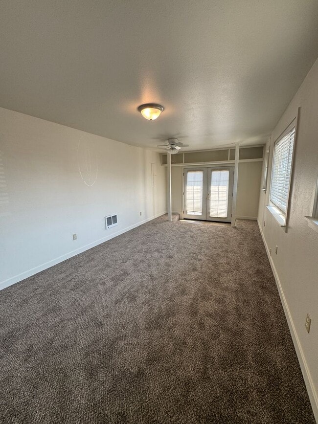Building Photo - 1018 Holbrook Ct