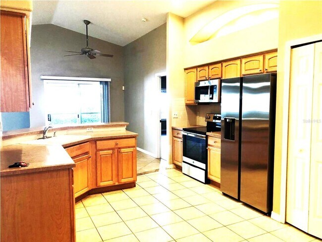 Building Photo - 594 Horseman Dr