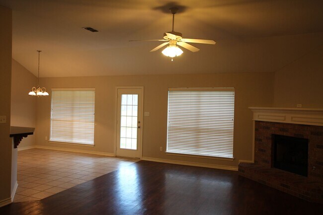 Foto del edificio - Beautiful 3 Bedroom 2 Bath Home in Flint!