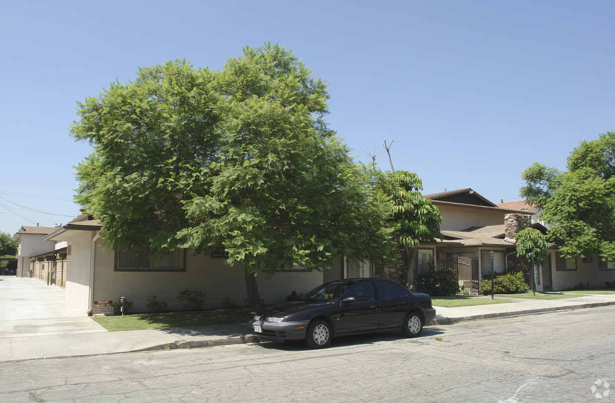 Primary Photo - 311-319 San Marcos St