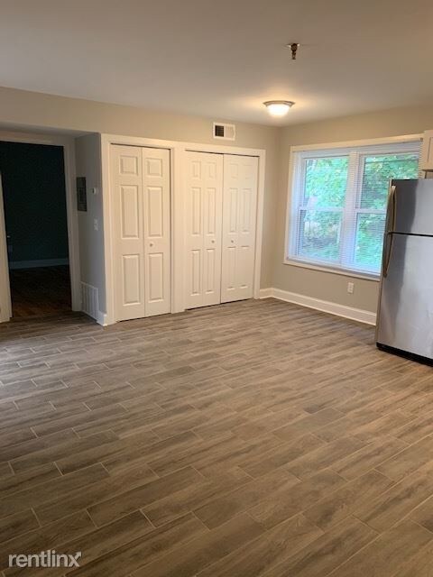 Foto del edificio - 1 br, 1 bath  - 141 Sheffield Ave Apt 4C