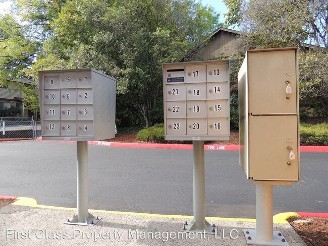 Building Photo - 9555 SW Hall Blvd