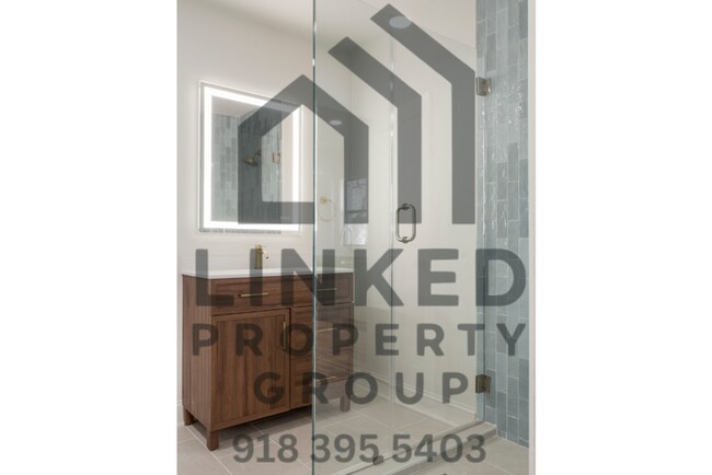 Foto del edificio - 1338 S Florence Ave