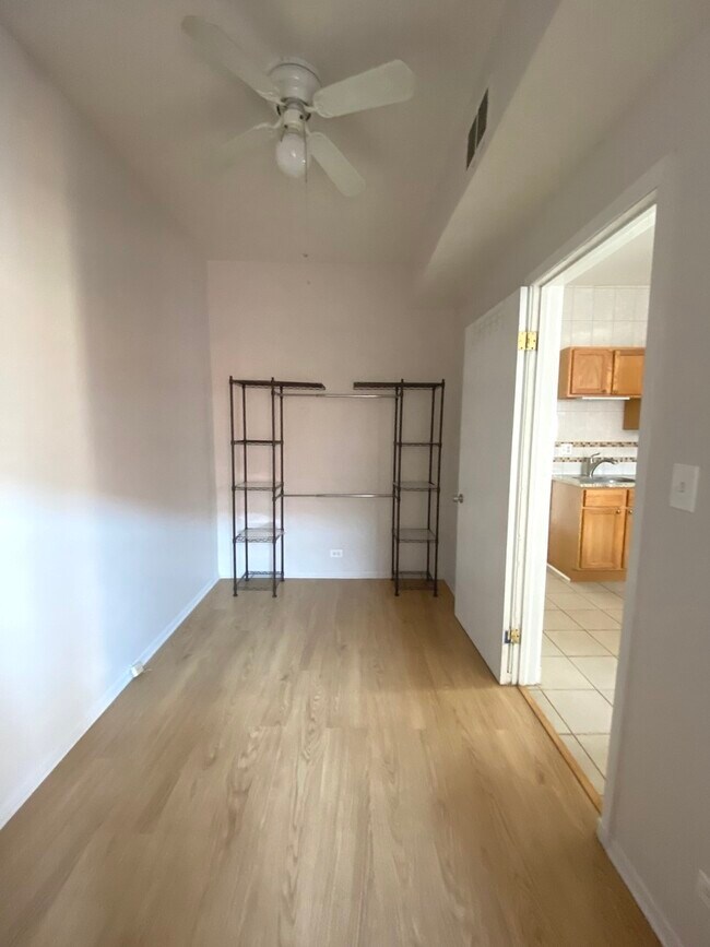 Foto del edificio - 1103 N Ashland Ave