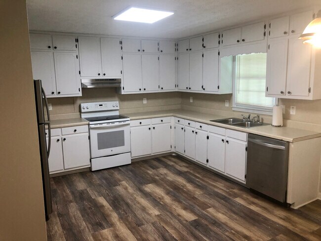 Foto del edificio - 2376 Rosedale Rd