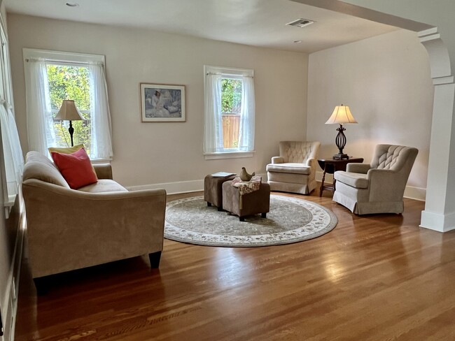 Sitting room / TV Room - 225 Malvern Ave
