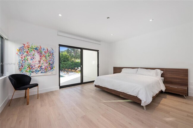 Foto del edificio - 900 W 47th Ct