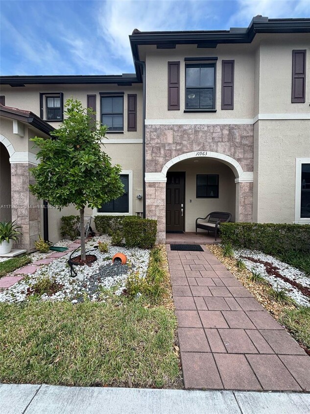Primary Photo - 10963 W 32nd Ln