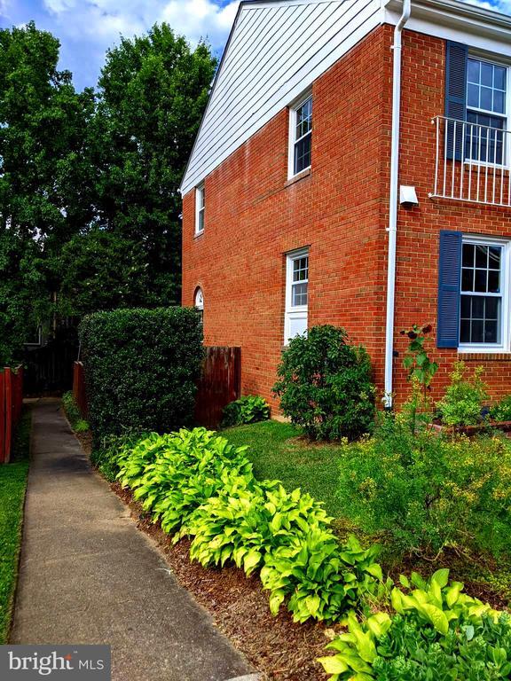Foto del edificio - 8069 Powderbrook Ln