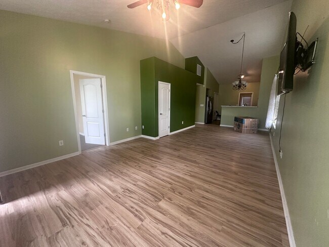 Building Photo - Bannon Crossings 3-bed, 2-bath Ranch