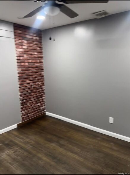 Foto del edificio - 495 Dewitt Ave