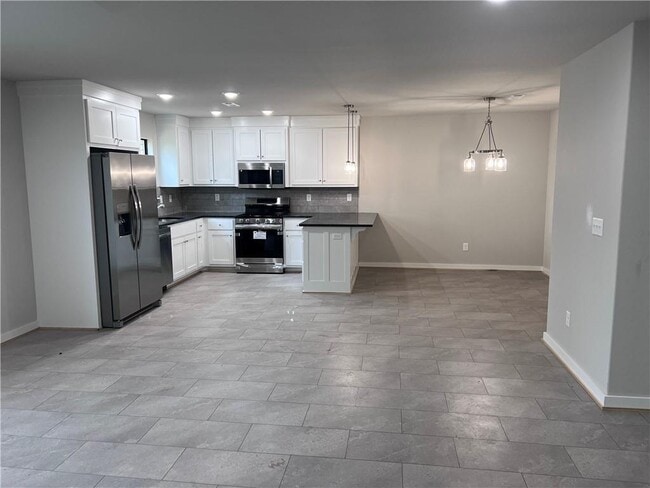 Building Photo - 207 Tricha Cir SW