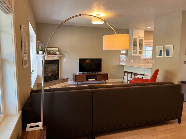 Living Room - 6111 S Corbett Ave