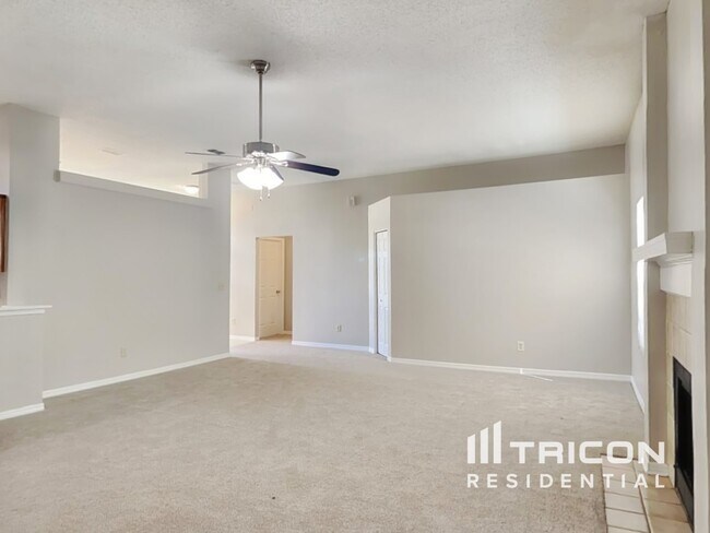 Foto del edificio - 3251 Deerfield Pointe Dr