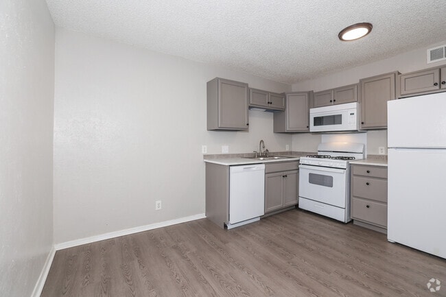 2 habitaciones, 1 baño, 719 pies cuadrados, cocina y comedor - Parkwood Gardens Ohana