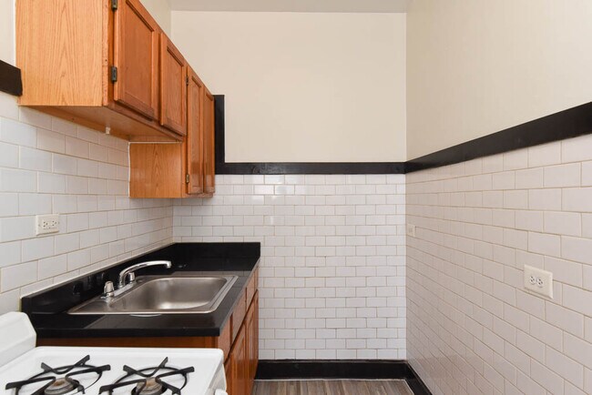 Building Photo - 4354 N Elston Ave