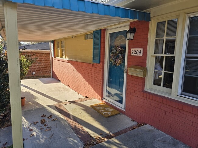 Building Photo - 2204 Dallas St