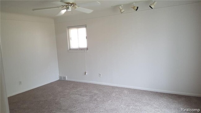 Building Photo - 22949 Clairwood St