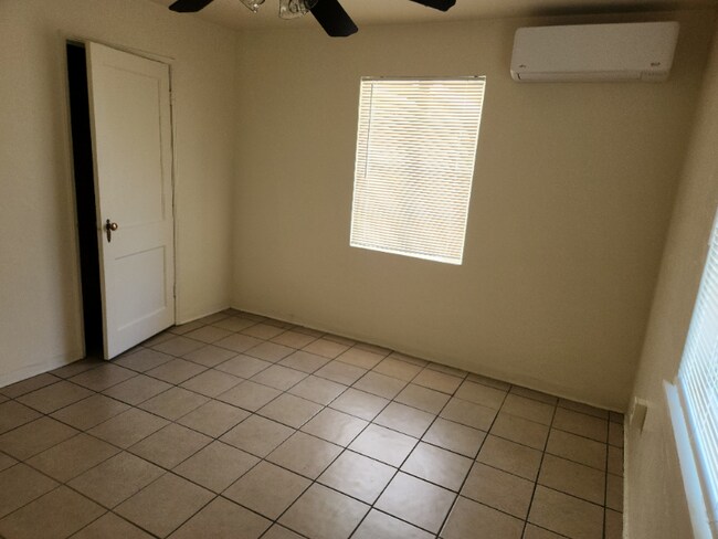 Foto del edificio - 2140 N Forgeus Ave