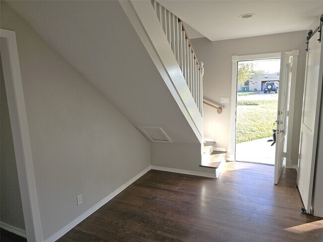 Building Photo - 510 Baywood Dr