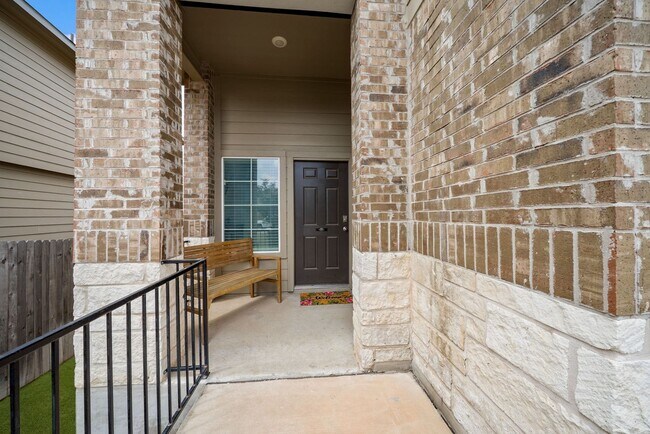 Foto del edificio - Energy-Efficient Applewood Home Near Lackland AFB - Realtor Commission: $500