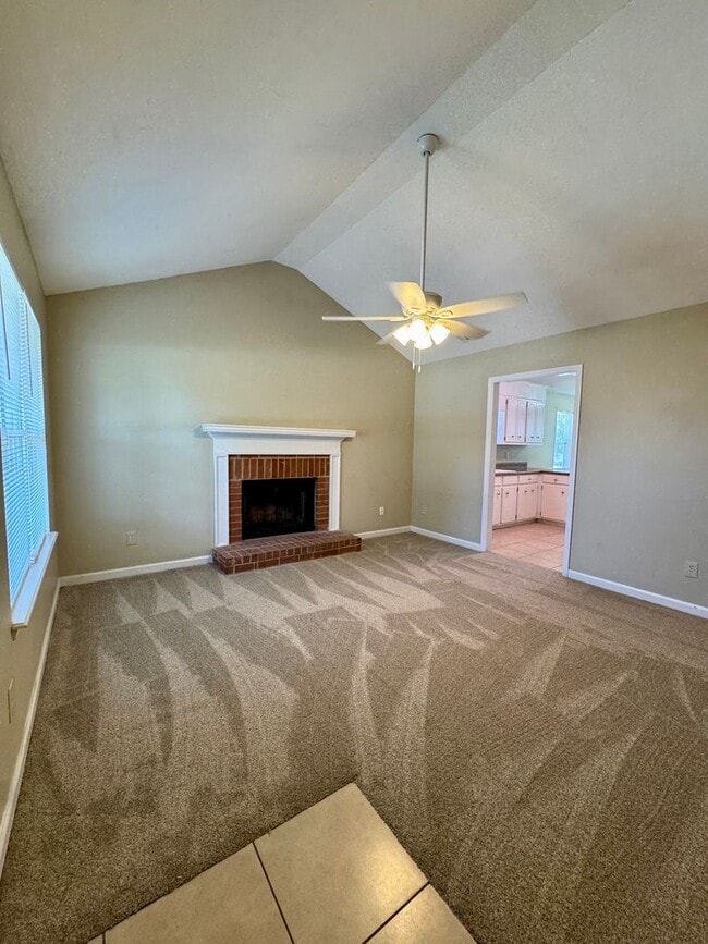 Building Photo - Charming 3 Bedroom, 2 Bath Home Available Now!