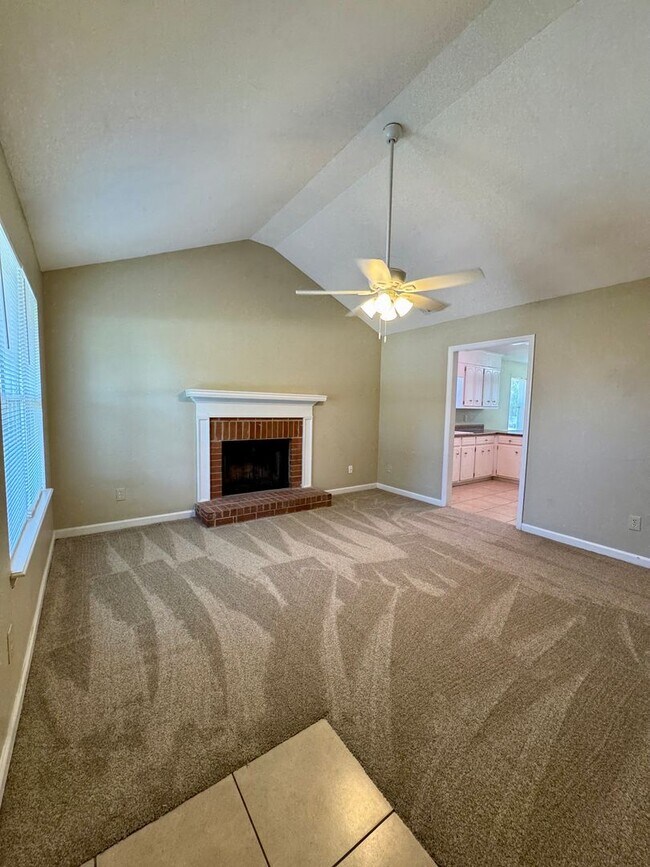 Foto del edificio - Charming 3 Bedroom, 2 Bath Home Available Now!