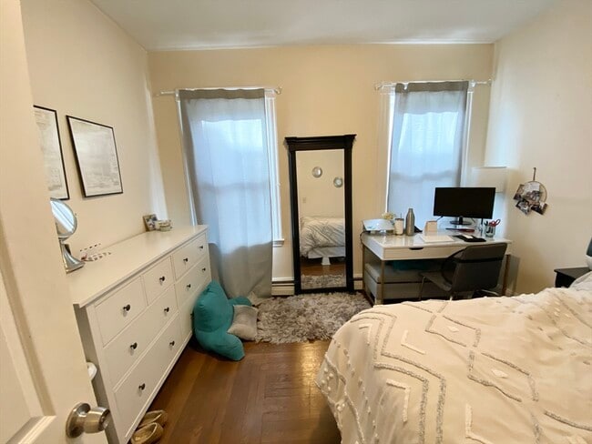 Foto del edificio - 106 Buttonwood St