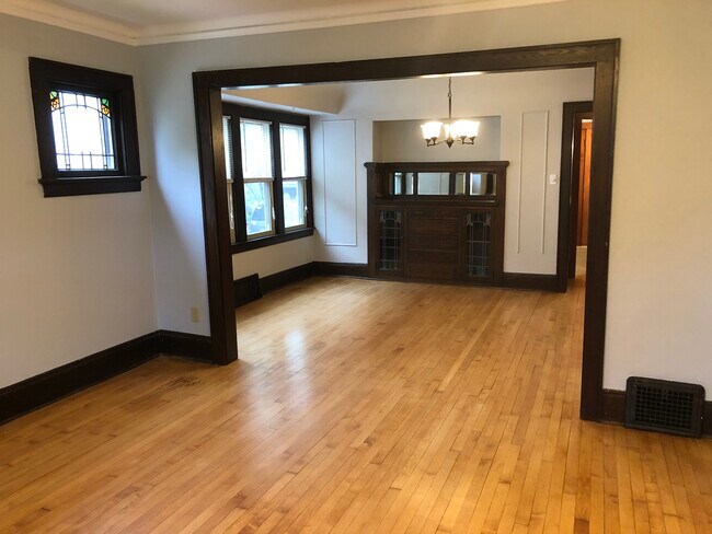 Foto del edificio - 541 N 62nd St