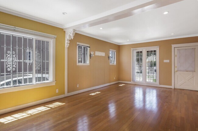 Foto del edificio - 2512 S Harcourt Ave