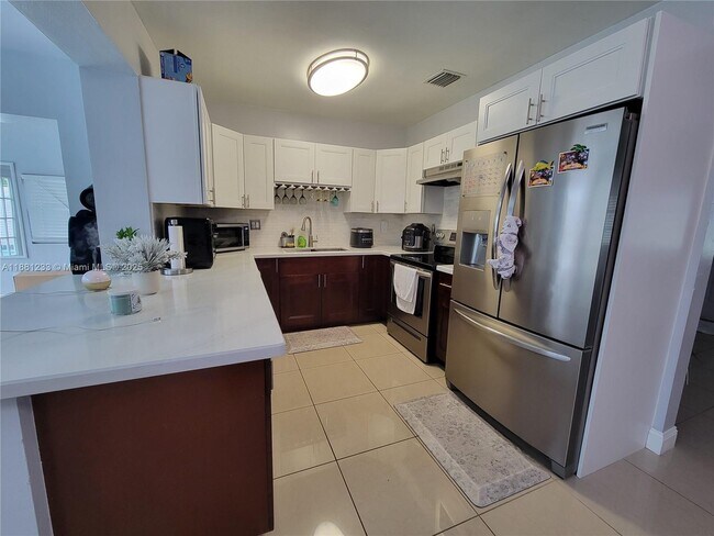 Foto del edificio - 6930 SW 12th St