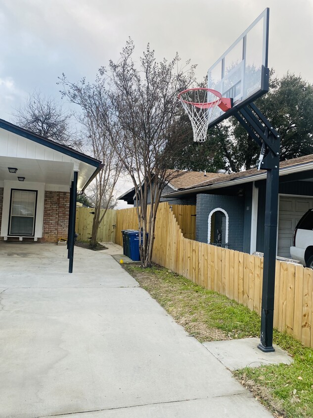 Basketball hoop - 2326 Marilyn Kay St
