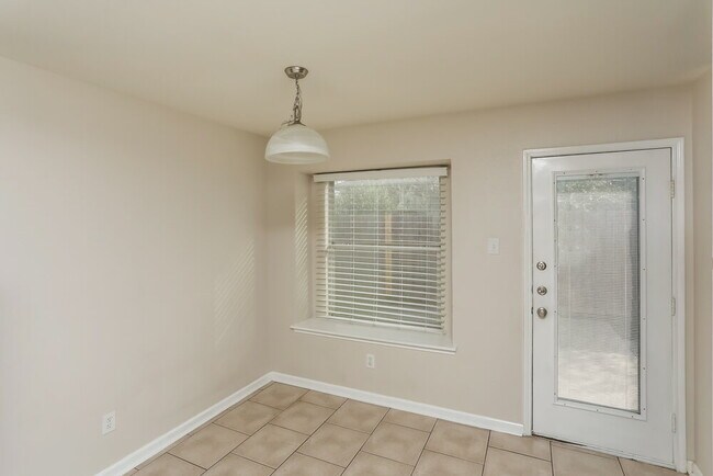 Foto del edificio - 1217 Crooked Creek Ct