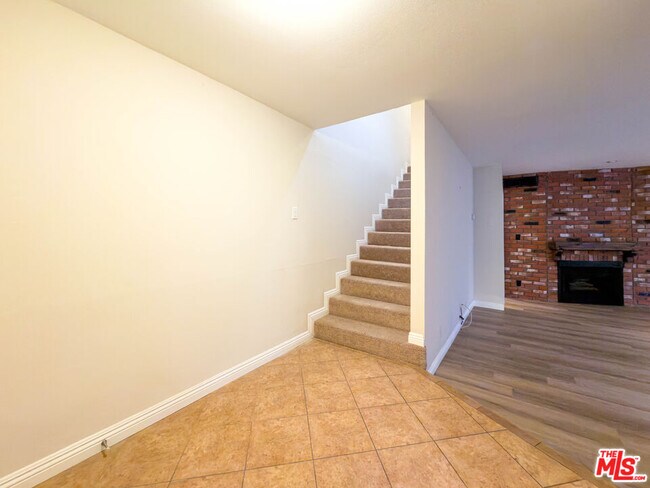 Building Photo - 9531 Vía Ricardo