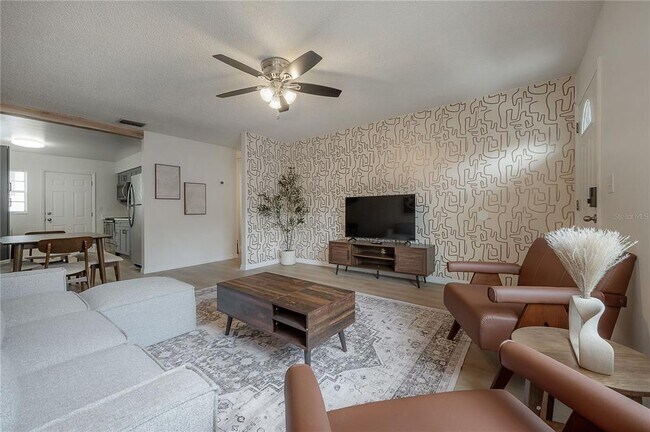 Foto del edificio - 6910 S MacDill Ave